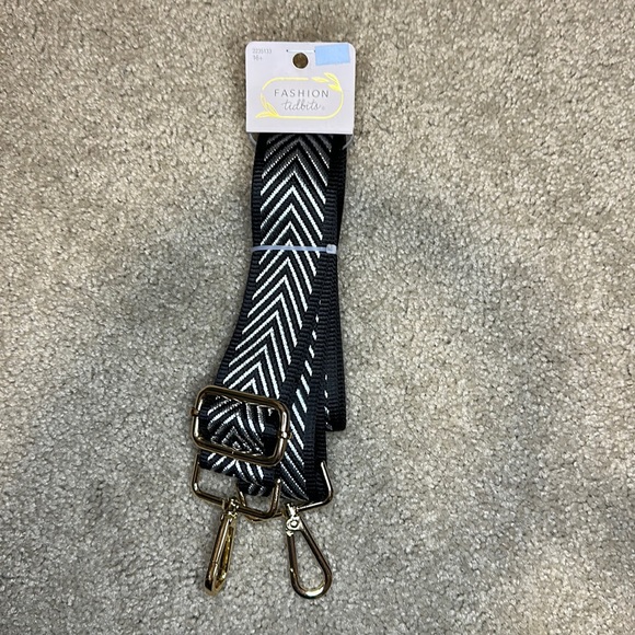 Black & white Chevron adjustable strap with gold hardware - Picture 2 of 5